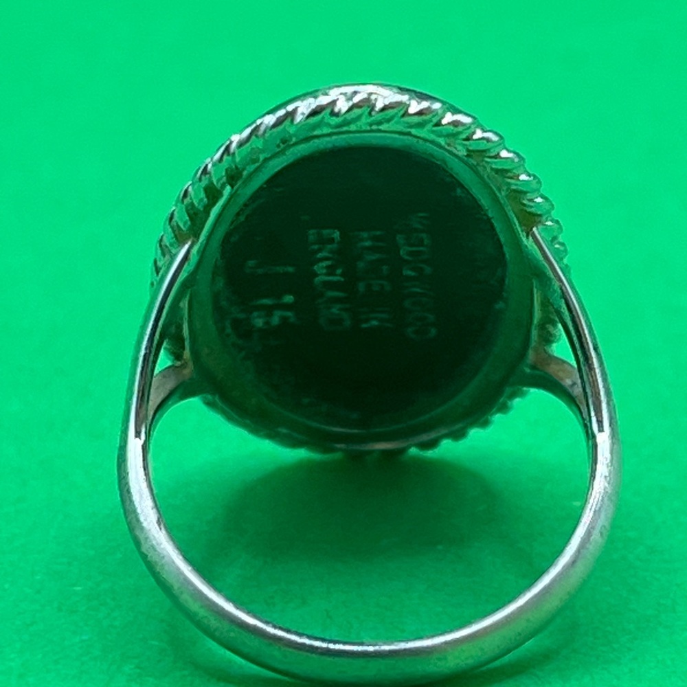 Vintage Wedgwood Silver and Black Anchor Cameo Ring - Picture 2 of 3